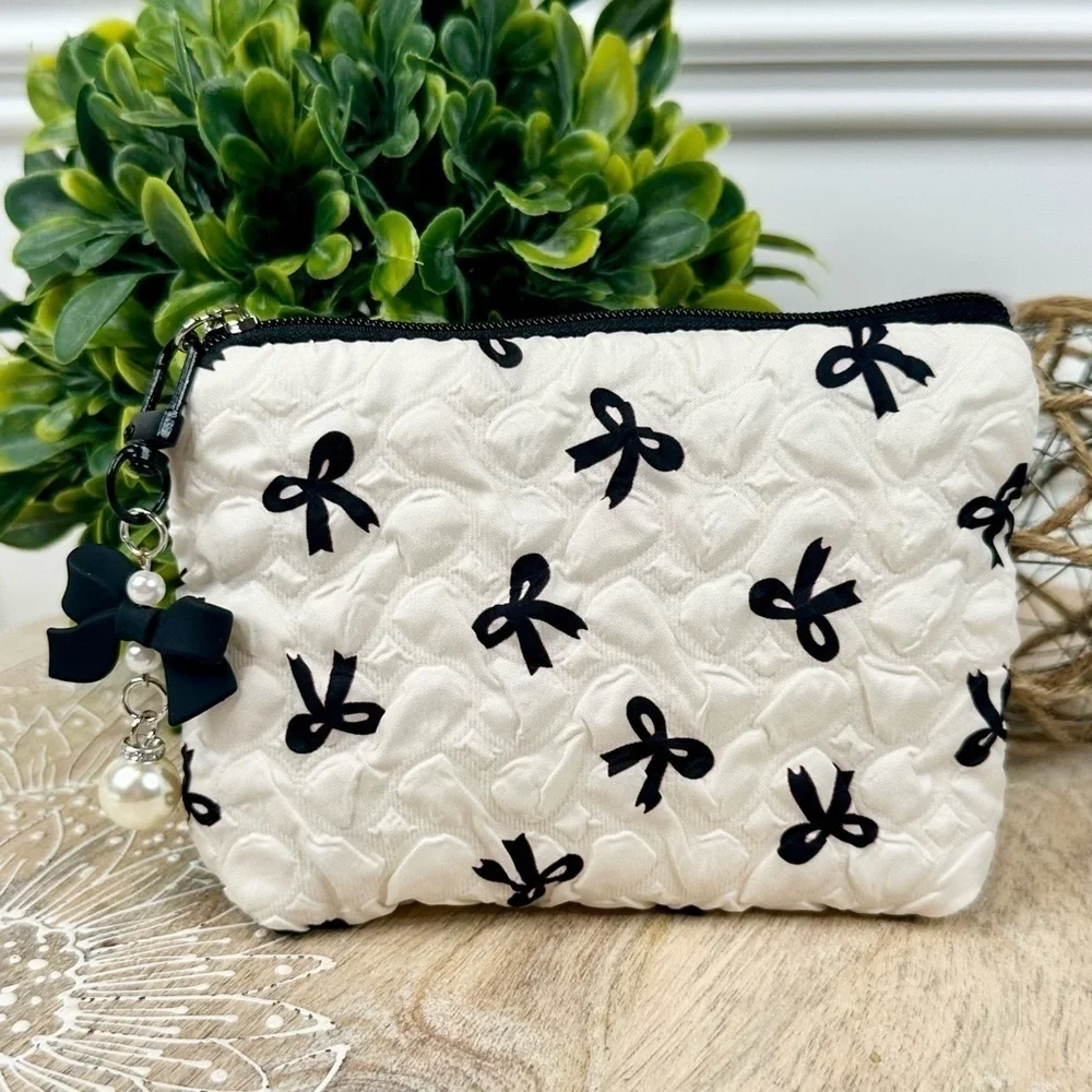 Charming Bow-Patterned Quilted Pouch